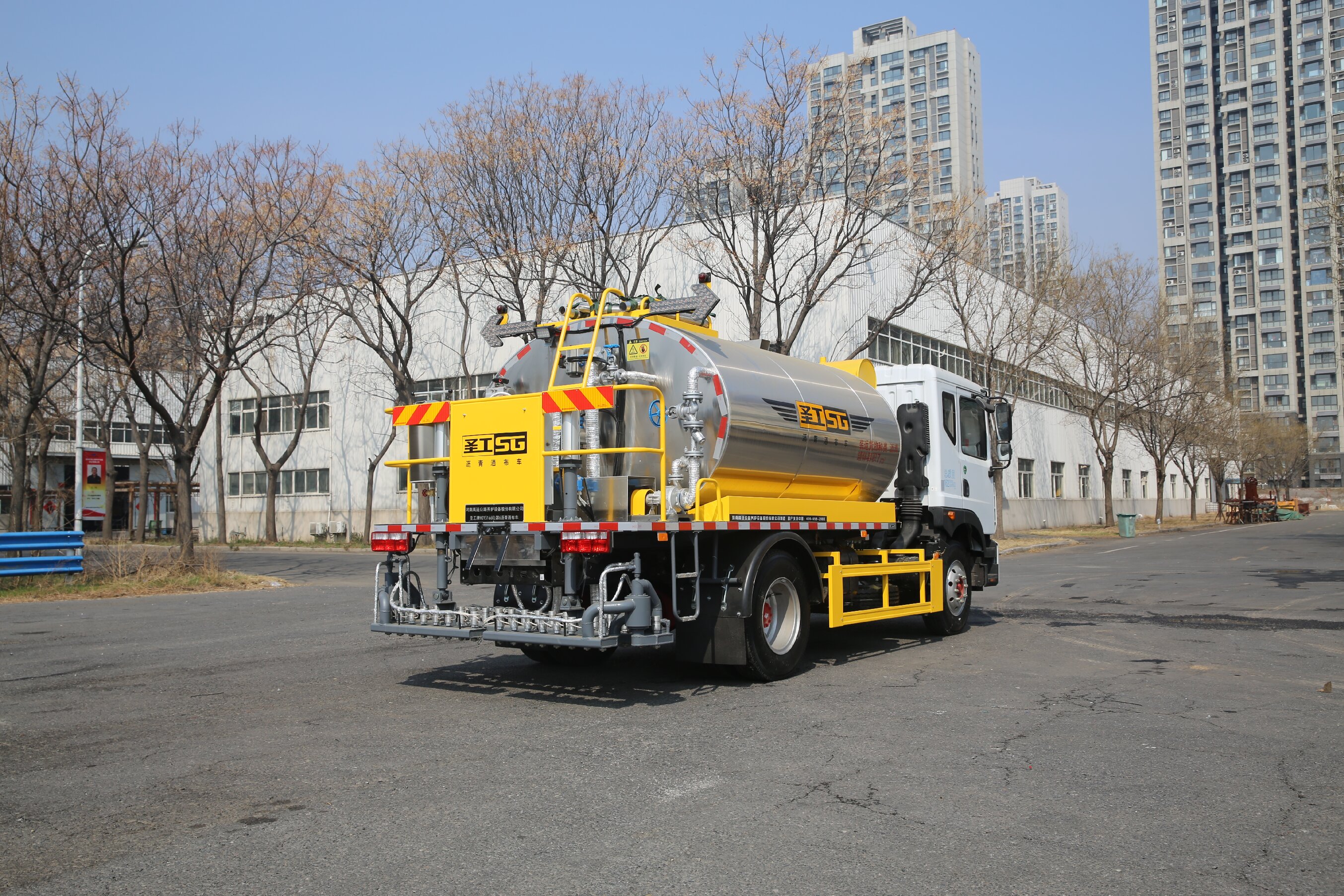 HGY5166GLQD6型智能沥青洒布车