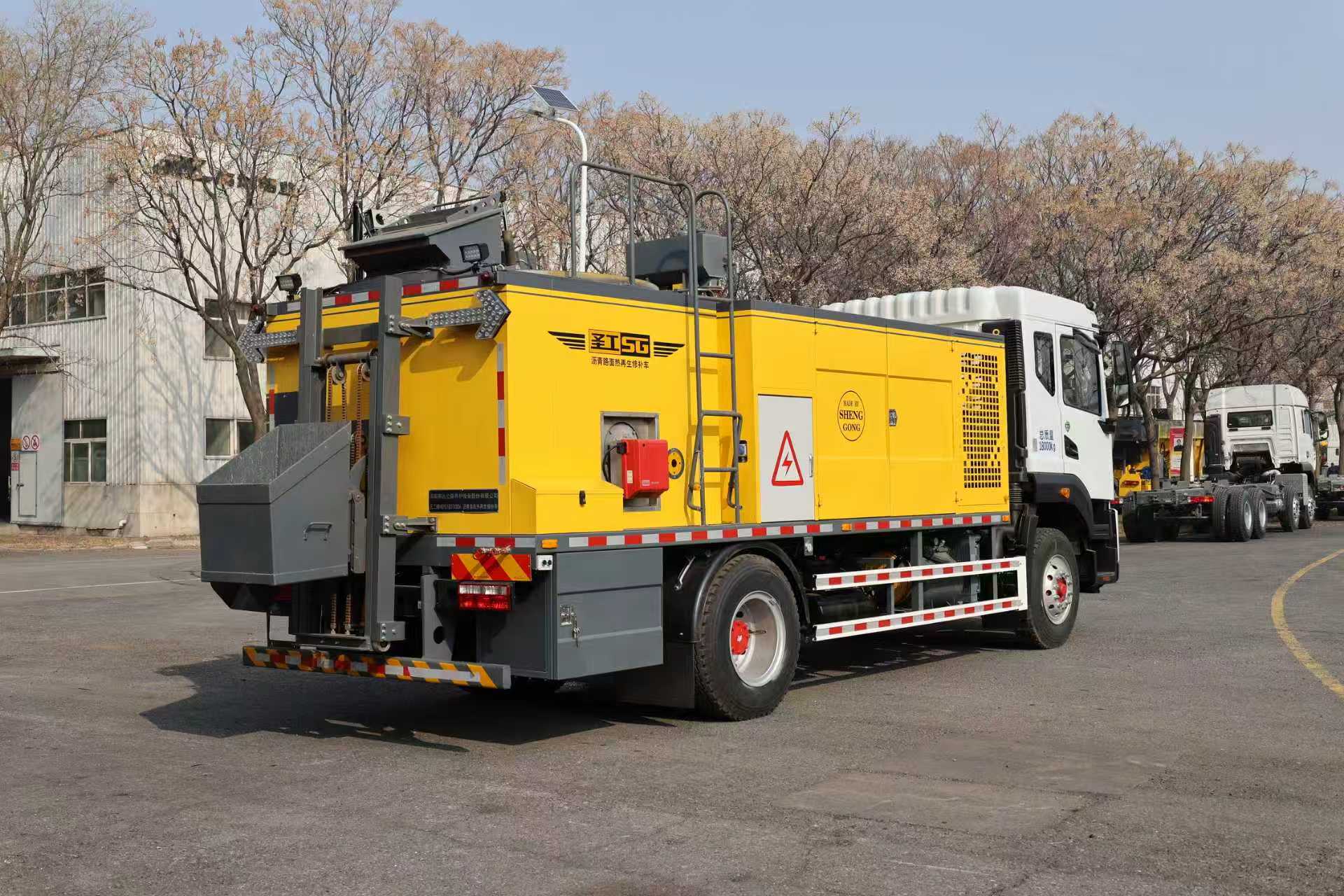 HGY5183TXBD6沥青路面热再生修补车
